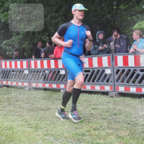 21.06.2025 - 27. Vierlanden-Triathlon KatJ http://msf.ph/oto/8032741 15.06.2025 13:43:33 Ziel 144 meine-sportfotos.de