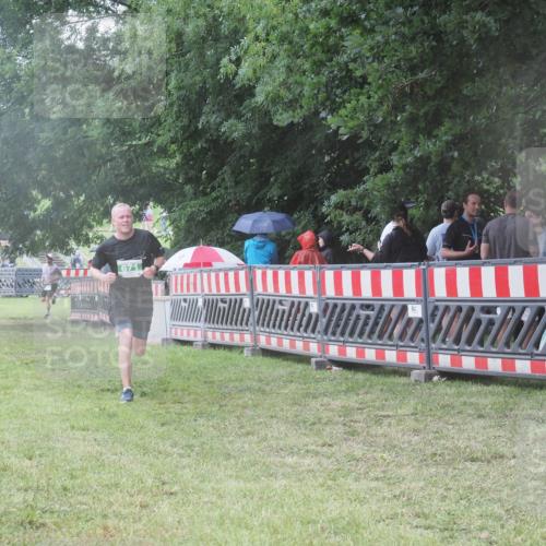 21.06.2025 - 27. Vierlanden-Triathlon KatJ http://msf.ph/oto/8032759 15.06.2025 13:43:48 Ziel 655, 671 meine-sportfotos.de