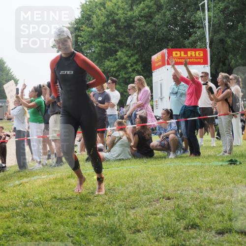 15.06.2025 - 27. Vierlanden-Triathlon KatJ http://msf.ph/oto/8032774 15.06.2025 11:14:06 Schwimmen 800, 904, 920 meine-sportfotos.de