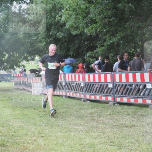 21.06.2025 - 27. Vierlanden-Triathlon KatJ http://msf.ph/oto/8032775 15.06.2025 13:43:49 Ziel 655, 671 meine-sportfotos.de