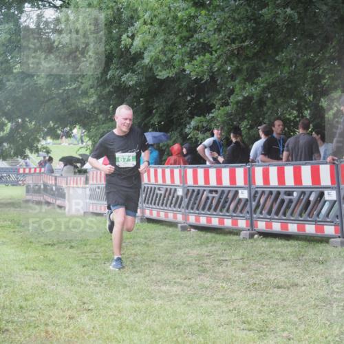 21.06.2025 - 27. Vierlanden-Triathlon KatJ http://msf.ph/oto/8032780 15.06.2025 13:43:49 Ziel 655, 671 meine-sportfotos.de