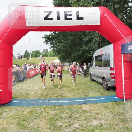 21.06.2025 - 27. Vierlanden-Triathlon MichiJ http://msf.ph/oto/8032784 15.06.2026 12:53:15 Ziel 989, 991, 992, 993 meine-sportfotos.de