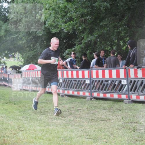 21.06.2025 - 27. Vierlanden-Triathlon KatJ http://msf.ph/oto/8032790 15.06.2025 13:43:49 Ziel 655, 671 meine-sportfotos.de
