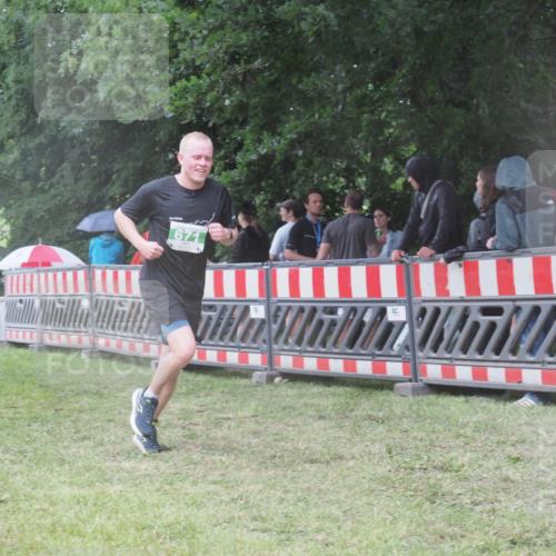 21.06.2025 - 27. Vierlanden-Triathlon KatJ http://msf.ph/oto/8032799 15.06.2025 13:43:49 Ziel 655, 671 meine-sportfotos.de