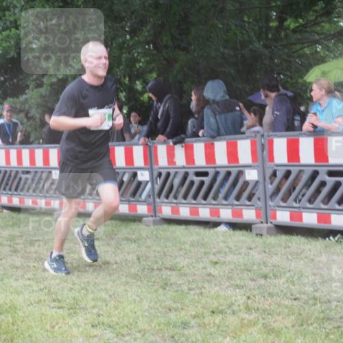 21.06.2025 - 27. Vierlanden-Triathlon KatJ http://msf.ph/oto/8032815 15.06.2025 13:43:50 Ziel 655, 671 meine-sportfotos.de