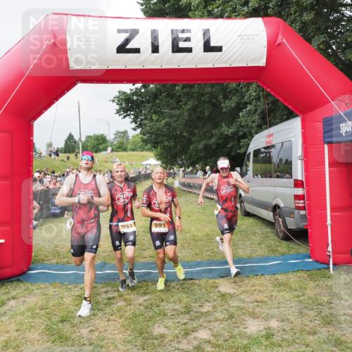 21.06.2025 - 27. Vierlanden-Triathlon MichiJ http://msf.ph/oto/8032816 15.06.2026 12:53:16 Ziel 989, 991, 992, 993 meine-sportfotos.de