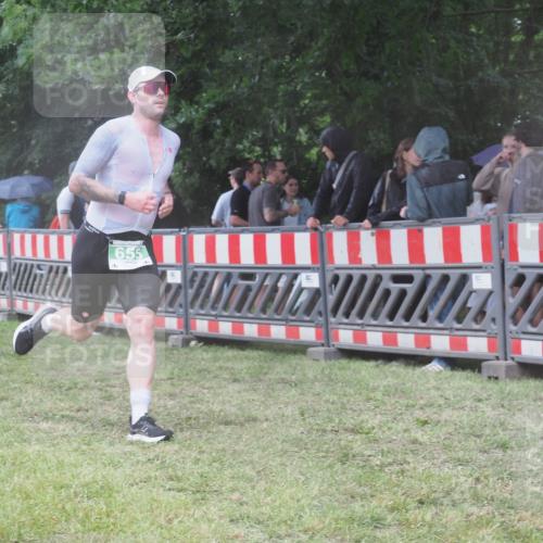 21.06.2025 - 27. Vierlanden-Triathlon KatJ http://msf.ph/oto/8032827 15.06.2025 13:43:57 Ziel 655 meine-sportfotos.de