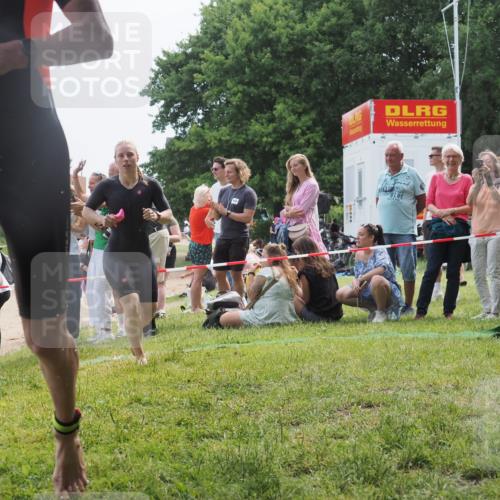 15.06.2025 - 27. Vierlanden-Triathlon KatJ http://msf.ph/oto/8032830 15.06.2025 11:14:12 Schwimmen 800, 904, 920, 952, 962 meine-sportfotos.de