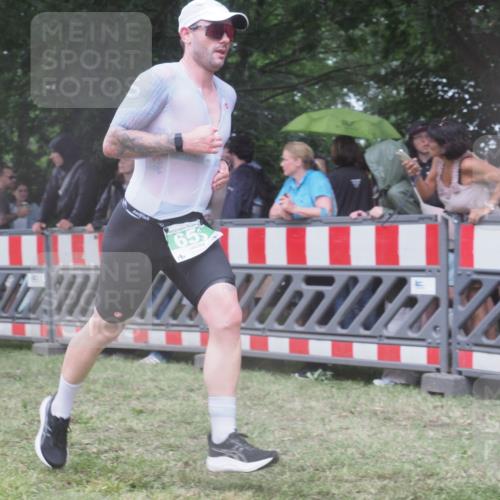 21.06.2025 - 27. Vierlanden-Triathlon KatJ http://msf.ph/oto/8032850 15.06.2025 13:43:58 Ziel 34, 655 meine-sportfotos.de