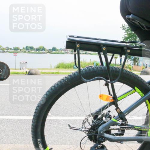 15.06.2025 - 27. Vierlanden-Triathlon H.Heesch http://msf.ph/oto/8032867 15.06.2025 11:39:29 Radfahren 822 meine-sportfotos.de