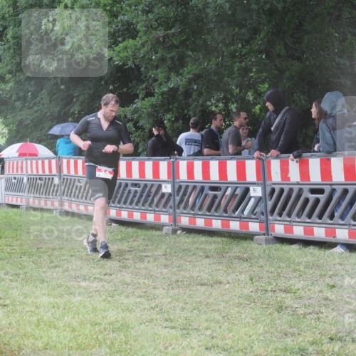 21.06.2025 - 27. Vierlanden-Triathlon KatJ http://msf.ph/oto/8032868 15.06.2025 13:44:05 Ziel 34, 1142 meine-sportfotos.de