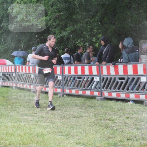 21.06.2025 - 27. Vierlanden-Triathlon KatJ http://msf.ph/oto/8032873 15.06.2025 13:44:06 Ziel 34, 1142 meine-sportfotos.de