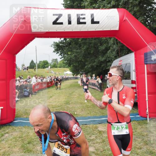 21.06.2025 - 27. Vierlanden-Triathlon MichiJ http://msf.ph/oto/8032882 15.06.2026 12:53:25 Ziel 35, 732 meine-sportfotos.de