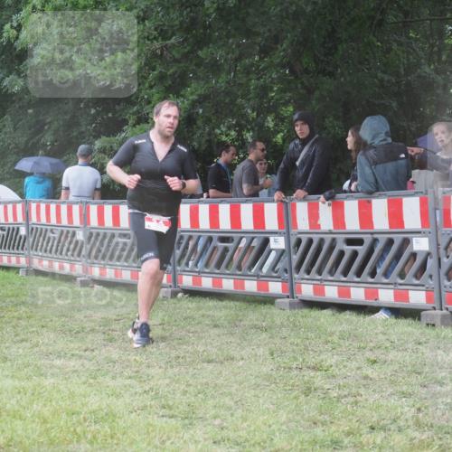 21.06.2025 - 27. Vierlanden-Triathlon KatJ http://msf.ph/oto/8032885 15.06.2025 13:44:06 Ziel 34, 1142 meine-sportfotos.de