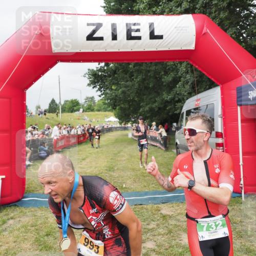 21.06.2025 - 27. Vierlanden-Triathlon MichiJ http://msf.ph/oto/8032887 15.06.2026 12:53:25 Ziel 35, 732 meine-sportfotos.de