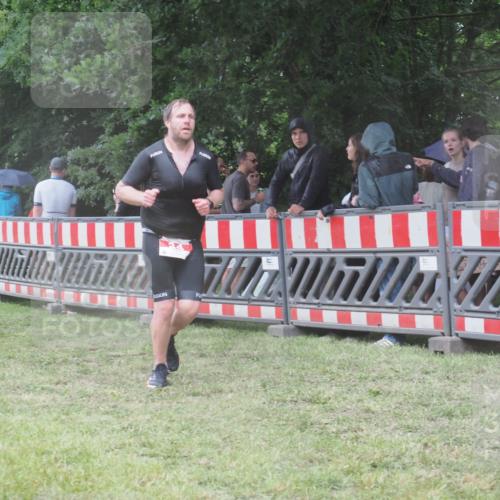 21.06.2025 - 27. Vierlanden-Triathlon KatJ http://msf.ph/oto/8032897 15.06.2025 13:44:06 Ziel 34, 1142 meine-sportfotos.de