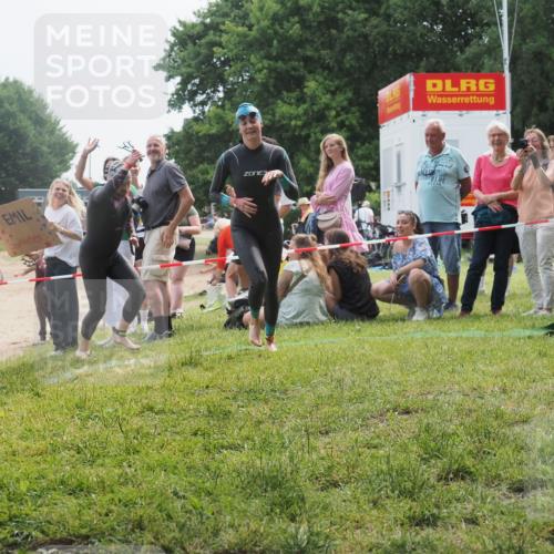 15.06.2025 - 27. Vierlanden-Triathlon KatJ http://msf.ph/oto/8032903 15.06.2025 11:14:15 Schwimmen 800, 804, 904, 952, 962 meine-sportfotos.de