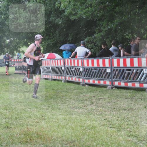 21.06.2025 - 27. Vierlanden-Triathlon KatJ http://msf.ph/oto/8032911 15.06.2025 13:44:14 Ziel 750, 1142 meine-sportfotos.de