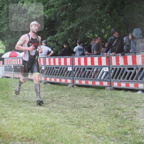 21.06.2025 - 27. Vierlanden-Triathlon KatJ http://msf.ph/oto/8032927 15.06.2025 13:44:14 Ziel 750, 1142 meine-sportfotos.de