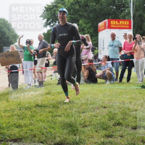 15.06.2025 - 27. Vierlanden-Triathlon KatJ http://msf.ph/oto/8032930 15.06.2025 11:14:16 Schwimmen 800, 804, 904, 952, 962 meine-sportfotos.de