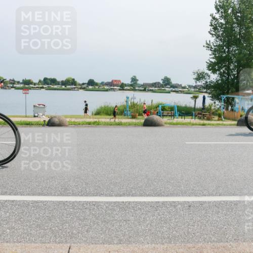 15.06.2025 - 27. Vierlanden-Triathlon H.Heesch http://msf.ph/oto/8032933 15.06.2025 11:39:41 Radfahren 692, 708 meine-sportfotos.de