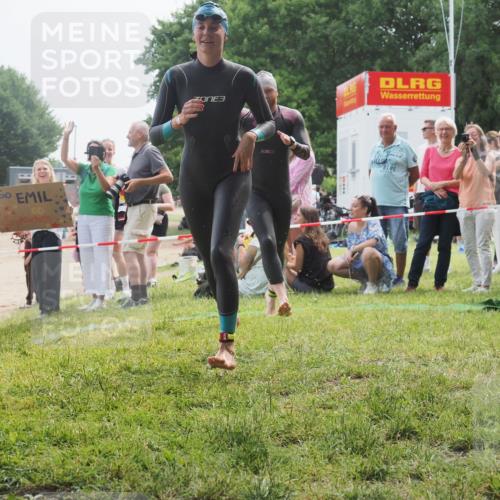 15.06.2025 - 27. Vierlanden-Triathlon KatJ http://msf.ph/oto/8032934 15.06.2025 11:14:16 Schwimmen 800, 804, 904, 952, 962 meine-sportfotos.de