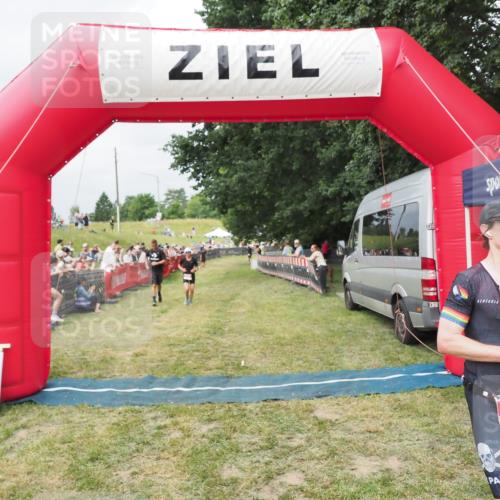 21.06.2025 - 27. Vierlanden-Triathlon MichiJ http://msf.ph/oto/8032935 15.06.2026 12:53:27 Ziel 35, 234, 732 meine-sportfotos.de