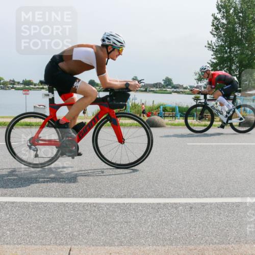 15.06.2025 - 27. Vierlanden-Triathlon H.Heesch http://msf.ph/oto/8032947 15.06.2025 11:39:41 Radfahren 692, 708 meine-sportfotos.de