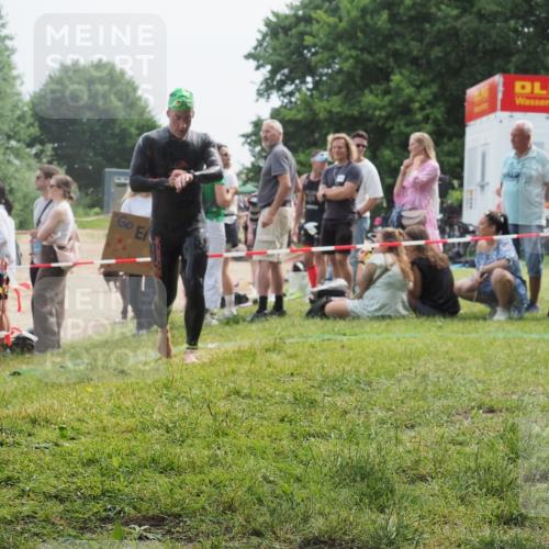 15.06.2025 - 27. Vierlanden-Triathlon KatJ http://msf.ph/oto/8032963 15.06.2025 11:14:21 Schwimmen 804, 904, 952, 962 meine-sportfotos.de