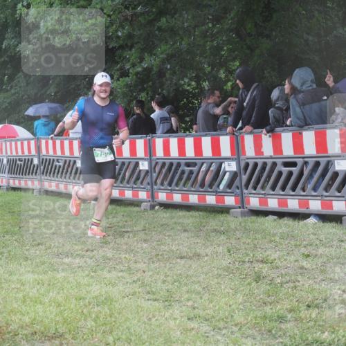 21.06.2025 - 27. Vierlanden-Triathlon KatJ http://msf.ph/oto/8032969 15.06.2025 13:44:21 Ziel 222, 750, 878 meine-sportfotos.de