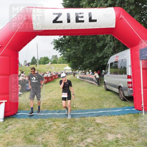 21.06.2025 - 27. Vierlanden-Triathlon MichiJ http://msf.ph/oto/8032975 15.06.2026 12:53:31 Ziel 35, 234, 732 meine-sportfotos.de