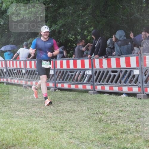 21.06.2025 - 27. Vierlanden-Triathlon KatJ http://msf.ph/oto/8032980 15.06.2025 13:44:21 Ziel 222, 750, 878 meine-sportfotos.de