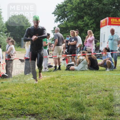 15.06.2025 - 27. Vierlanden-Triathlon KatJ http://msf.ph/oto/8032987 15.06.2025 11:14:21 Schwimmen 804, 904, 952, 962 meine-sportfotos.de