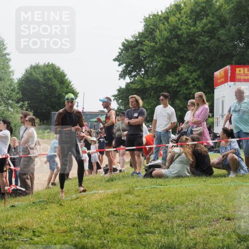 15.06.2025 - 27. Vierlanden-Triathlon KatJ http://msf.ph/oto/8033010 15.06.2025 11:14:29 Schwimmen 804, 833, 958 meine-sportfotos.de