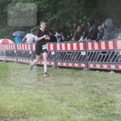 21.06.2025 - 27. Vierlanden-Triathlon KatJ http://msf.ph/oto/8033020 15.06.2025 13:44:24 Ziel 222, 750, 878 meine-sportfotos.de