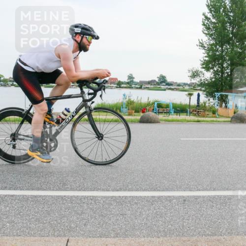 15.06.2025 - 27. Vierlanden-Triathlon H.Heesch http://msf.ph/oto/8033023 15.06.2025 10:41:08 Radfahren 187, 275, 289, 432, 1398 meine-sportfotos.de