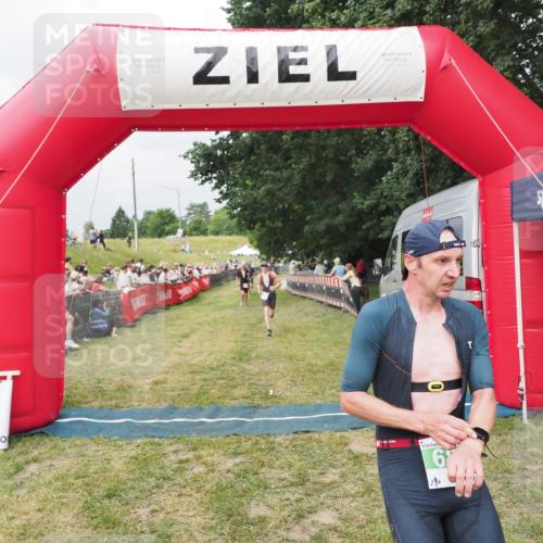 21.06.2025 - 27. Vierlanden-Triathlon MichiJ http://msf.ph/oto/8033034 15.06.2026 12:54:03 Ziel 650, 682 meine-sportfotos.de