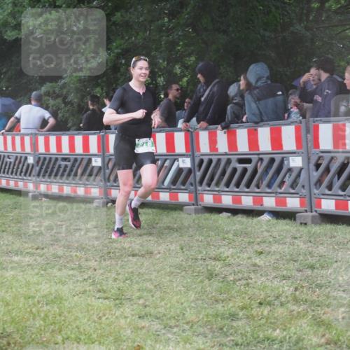 21.06.2025 - 27. Vierlanden-Triathlon KatJ http://msf.ph/oto/8033036 15.06.2025 13:44:25 Ziel 222, 878 meine-sportfotos.de