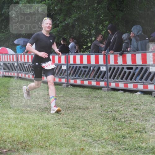 21.06.2025 - 27. Vierlanden-Triathlon KatJ http://msf.ph/oto/8033080 15.06.2025 13:44:30 Ziel 45, 222 meine-sportfotos.de