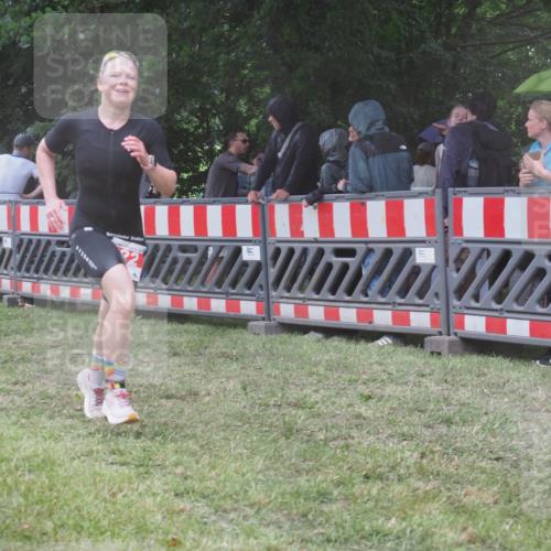 21.06.2025 - 27. Vierlanden-Triathlon KatJ http://msf.ph/oto/8033091 15.06.2025 13:44:30 Ziel 45, 222 meine-sportfotos.de