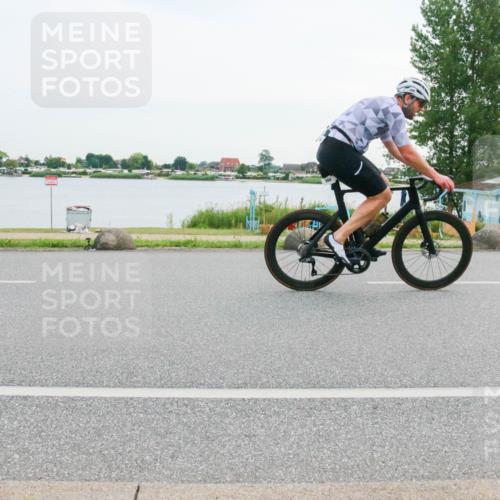 15.06.2025 - 27. Vierlanden-Triathlon H.Heesch http://msf.ph/oto/8033107 15.06.2025 10:41:17 Radfahren 114, 152, 366, 426 meine-sportfotos.de