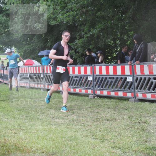 21.06.2025 - 27. Vierlanden-Triathlon KatJ http://msf.ph/oto/8033115 15.06.2025 13:44:34 Ziel 45, 960 meine-sportfotos.de
