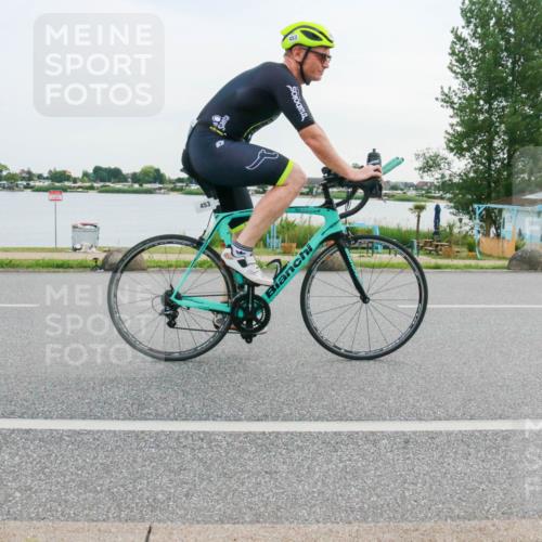 15.06.2025 - 27. Vierlanden-Triathlon H.Heesch http://msf.ph/oto/8033130 15.06.2025 10:41:28 Radfahren 229, 351, 453 meine-sportfotos.de