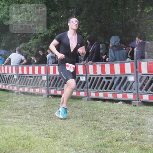 21.06.2025 - 27. Vierlanden-Triathlon KatJ http://msf.ph/oto/8033165 15.06.2025 13:44:35 Ziel 45, 960 meine-sportfotos.de
