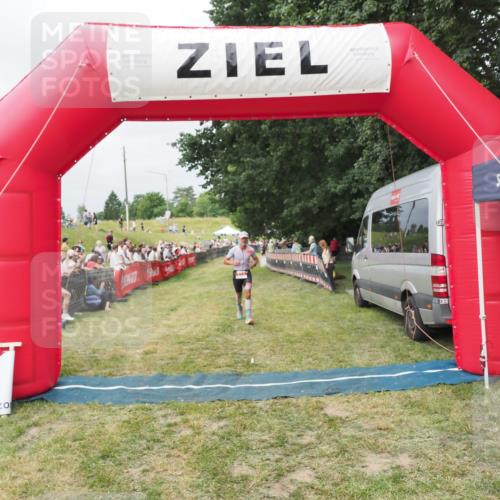 21.06.2025 - 27. Vierlanden-Triathlon MichiJ http://msf.ph/oto/8033166 15.06.2026 12:54:15 Ziel 21, 60, 171 meine-sportfotos.de