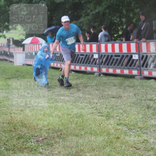 21.06.2025 - 27. Vierlanden-Triathlon KatJ http://msf.ph/oto/8033193 15.06.2025 13:44:38 Ziel 45, 960, 1141 meine-sportfotos.de