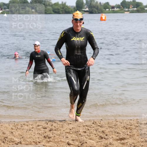 15.06.2025 - 27. Vierlanden-Triathlon Lena Gebhardt http://msf.ph/oto/8033194 15.06.2025 11:17:00 Schwimmen 825, 945, 978 meine-sportfotos.de