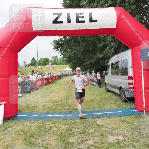 21.06.2025 - 27. Vierlanden-Triathlon MichiJ http://msf.ph/oto/8033198 15.06.2026 12:54:16 Ziel 171 meine-sportfotos.de