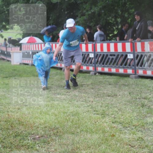 21.06.2025 - 27. Vierlanden-Triathlon KatJ http://msf.ph/oto/8033200 15.06.2025 13:44:38 Ziel 45, 960, 1141 meine-sportfotos.de