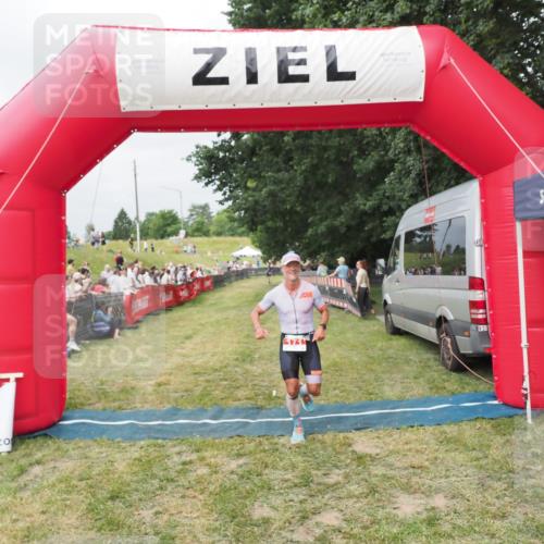 21.06.2025 - 27. Vierlanden-Triathlon MichiJ http://msf.ph/oto/8033204 15.06.2026 12:54:16 Ziel 171 meine-sportfotos.de